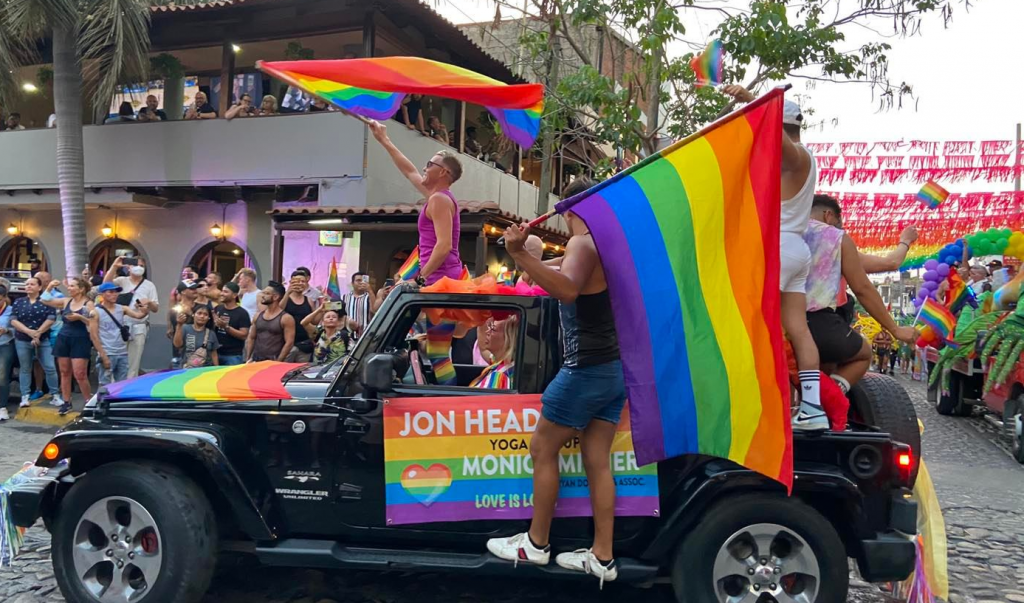 Se desborda el orgullo gay por las calles de Puerto Vallarta Contralinea